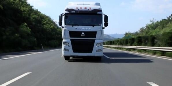 【新车】中国首款智能卡车：长途运输不再疲劳