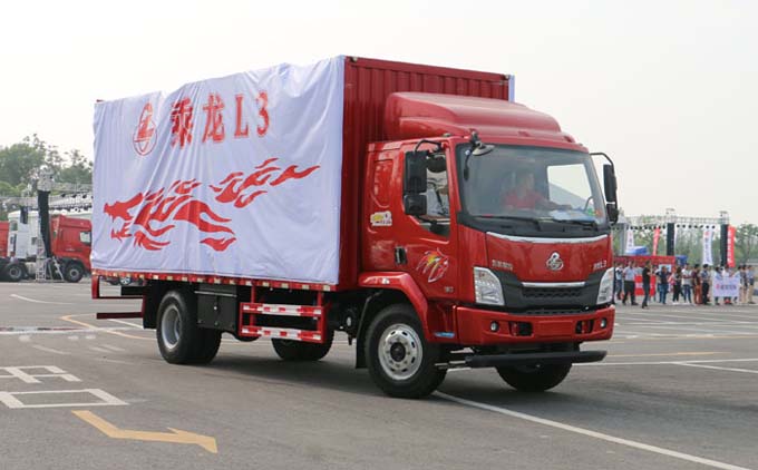 首个“卡车节”诞生 城镇物流“质惠”中卡乘龙L3荣耀上市