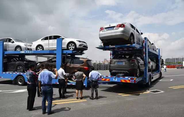 上海安吉物流参观东莞灯塔工厂了解中置轴轿运