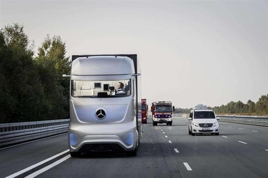 自动驾驶<font color=red>卡车</font>也来了 专家称2040年将会实现