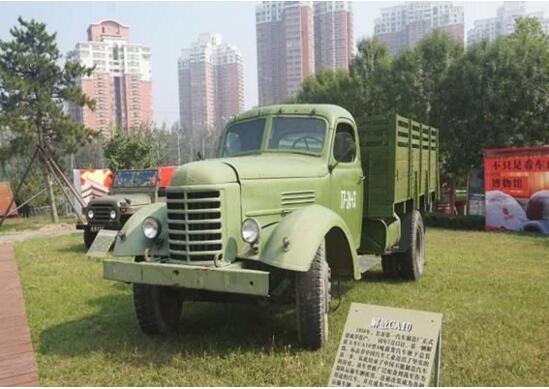 解放牌卡车到东风卡车，中国军用卡车从仿制实现了国产化