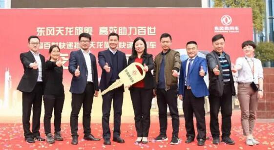 百世物流说，采购40辆东风天龙旗舰快递牵引车是TA决定的！