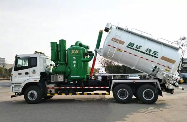 首批欧曼吸排车交付首钢集团，被赞环保高效生产革新典范！