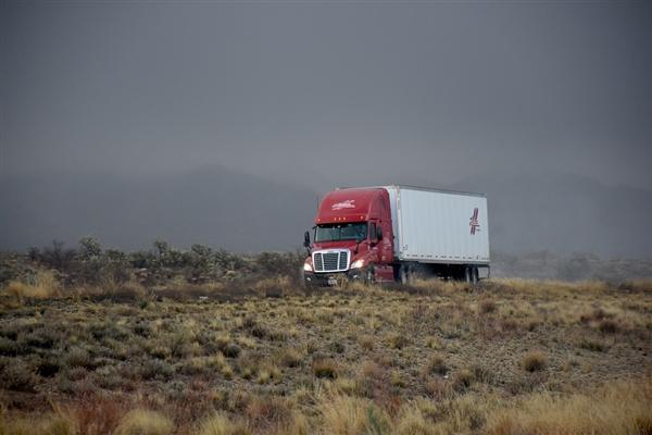美国自动驾驶卡车完成了世界首次长途送货 4500km无事故