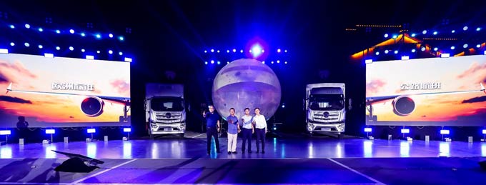 全新一代欧航R系列超级卡车山东兰陵隆重上市