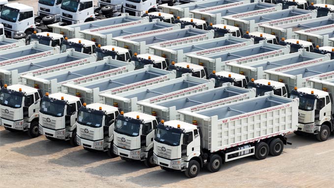 出发几内亚！212辆解放<font color=red>卡车</font>成功交付